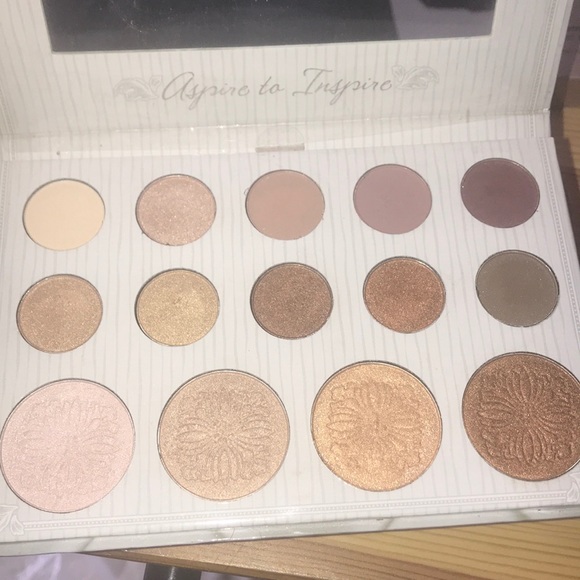 Makeup - Picture 3 of 4